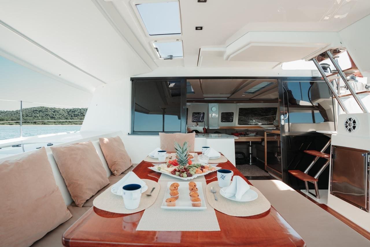 Catamaran photo 9